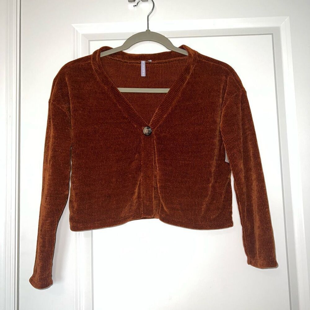 Good Luck Girl one button orange crop long sleeve top